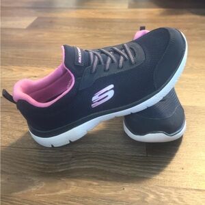Skechers Women's Dark Blue and Pink Sneakers